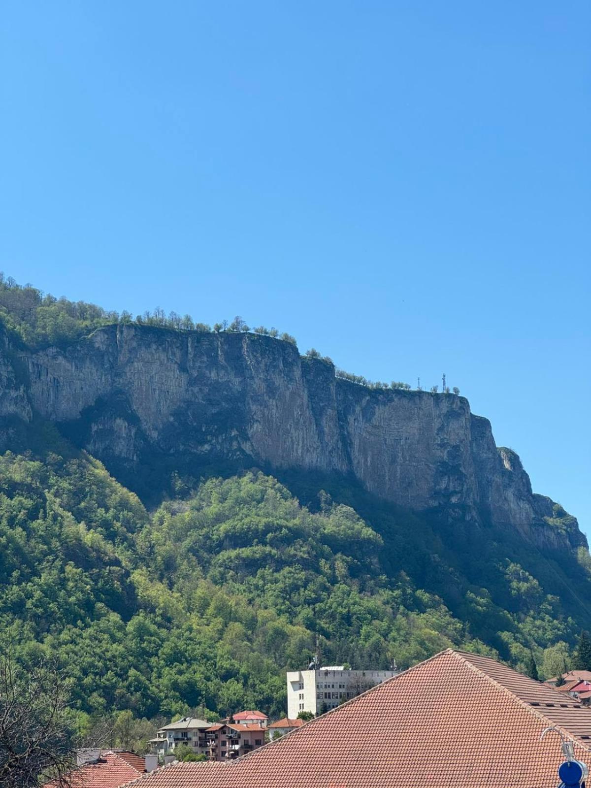 Семеен Хотел Вит Teteven Exterior photo